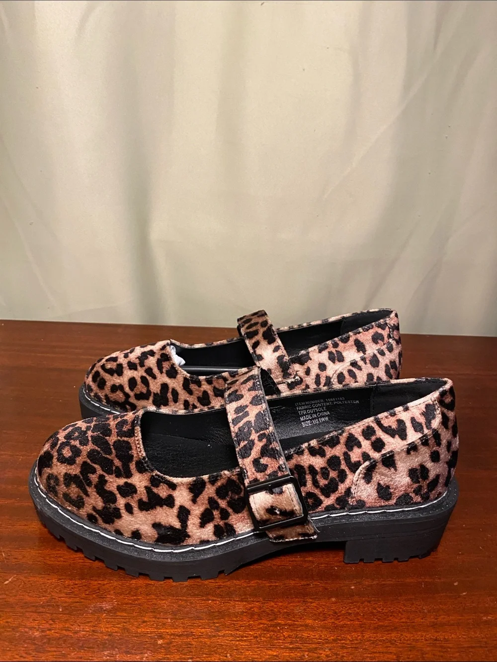 Torrid F Leo Velvet MaryJane Lug Flats Women’s 9 WW NWT